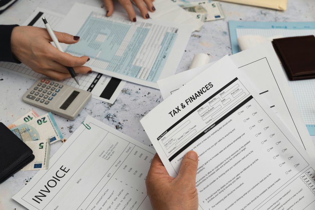 Small employer checking SSP and family leave in payroll software