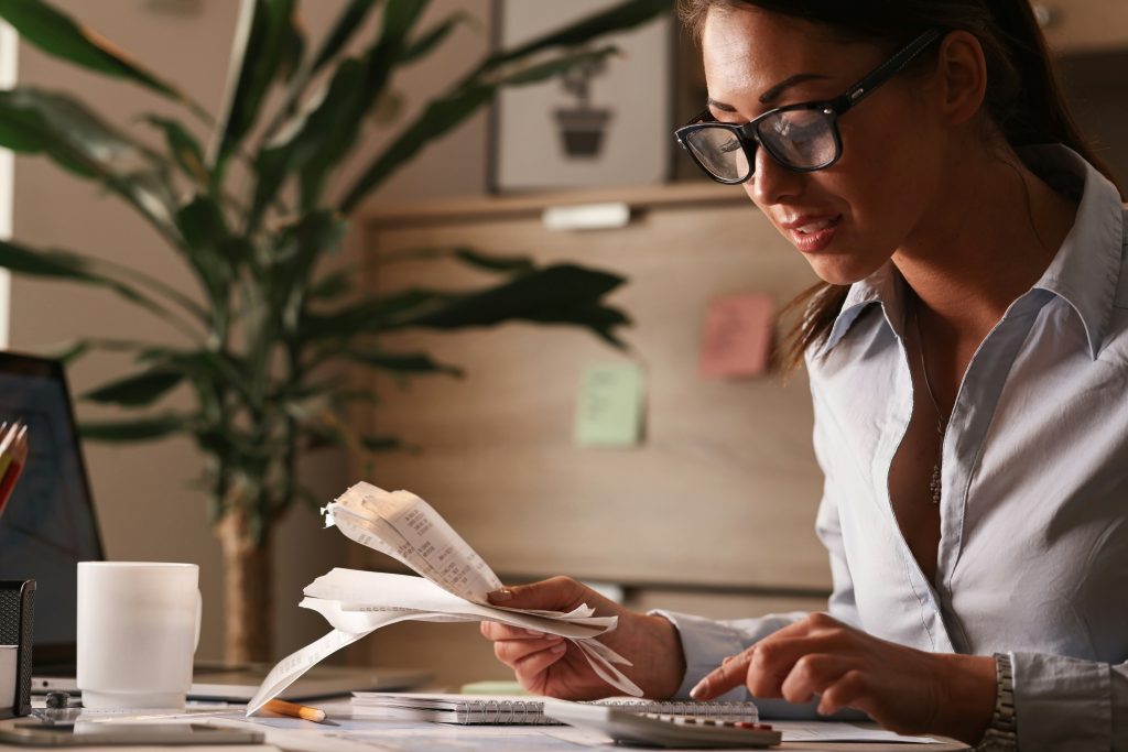 Small employer reviewing zero-hours shifts before running payroll